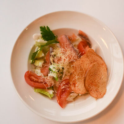 Цезарь с лососем в Pizza Club по цене 480 ₽