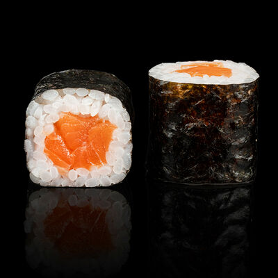 Лосось ролл в Дракон по цене 290 ₽