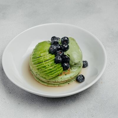 Панкейк авокадо с голубикой в She по цене 650 ₽