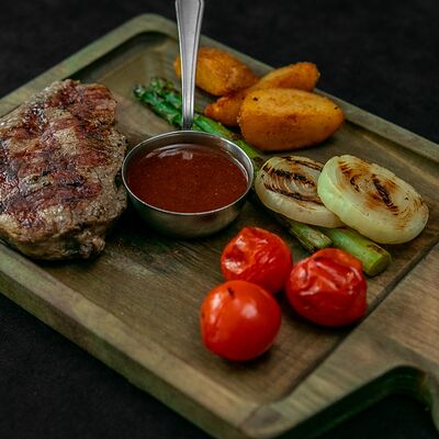 Сочное филе говядины на гриле в Daddys pub по цене 1105 ₽