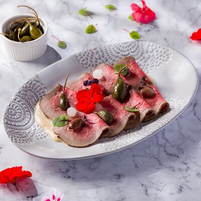 Ростбиф с соусом из тунца и таджасскими маслинами в Дюшес по цене 1060