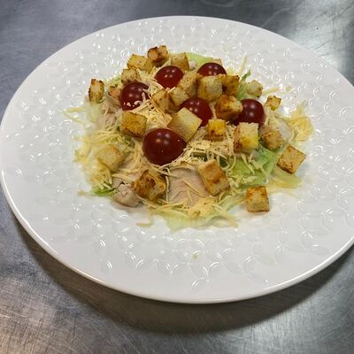 Салат Цезарь в 1001 пельмень по цене 280 ₽