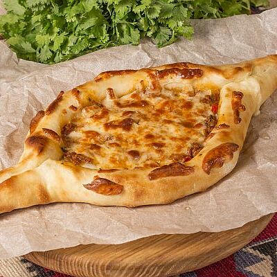 Хачапури с говядиной и копченым Сулугуни в Мушмула по цене 359