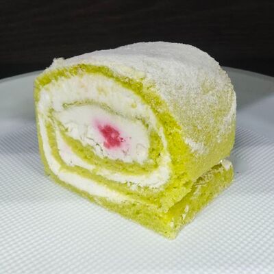 Рулет фисташковый с малинойв BubbleTika по цене 300 ₽