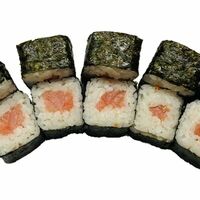 Ролл с лососем в SUSHI TESTO