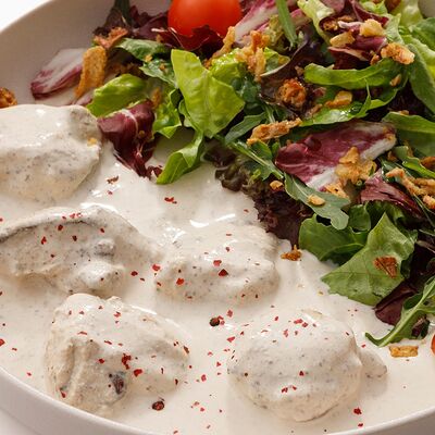 Тёплый салат с куриной печенью в Norme Cafe по цене 640 ₽