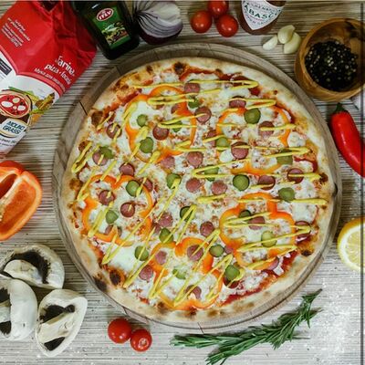 Пицца Охотничья в Время есть PIZZA по цене 780 ₽