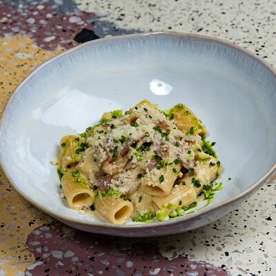 Мак-н-чиз с беконом в Pink milk x Lift по цене 840 ₽