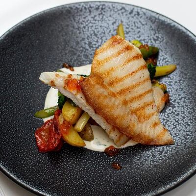 Дорадо, молодой картофель, томаты конфи, зелёная фасоль в Per Se по цене 1900 ₽