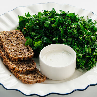 Салат со взбитым сливочным сыром в Причал по цене 400 ₽