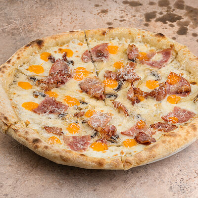 Карбонара с гелем из желтка и пармезаном в Lili по цене 850 ₽