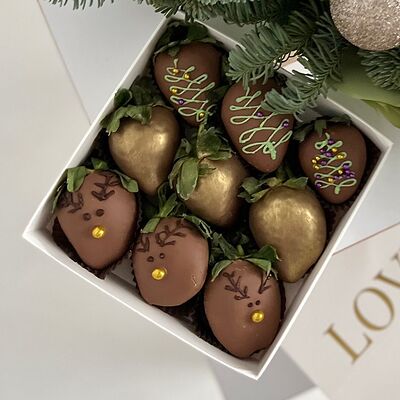 Набор клубники в шоколаде на Новый год №3 в Lovely Berry по цене 2490 ₽