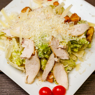 Салат Цезарь с курицей в Эра Вкуса по цене 380 ₽