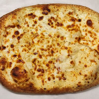 Хлеб Фокачча с сыром и чесночно-сливочным топпингом в Bonape по цене 355 ₽