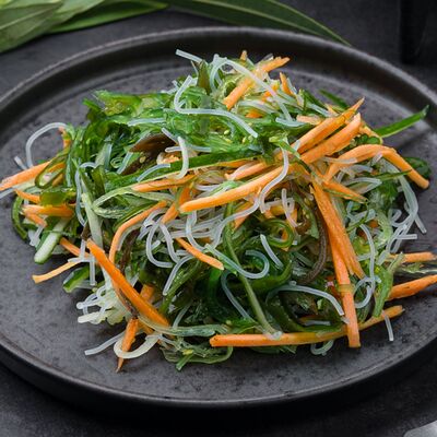 Салат Фунчоза с чукой в Рыба закусывала по цене 389 ₽