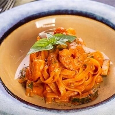 Тальятелле с креветками и цукини в Dolce casa по цене 920 ₽