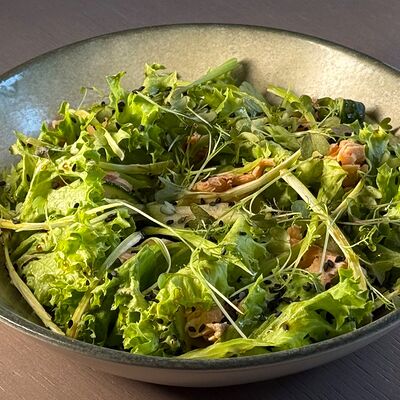 Легкий салат с лососем су-вид в Три Б по цене 620 ₽