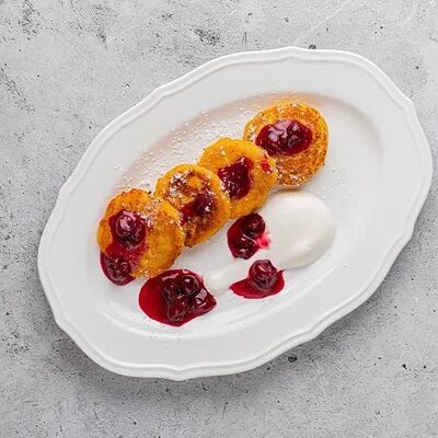 Тыквенные оладьи с вишней в Август бистро по цене 440 ₽