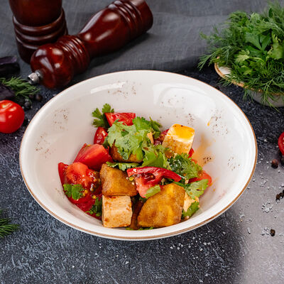 Салат с молодой брынзой и жареными баклажанами в КРЫША по цене 700 ₽