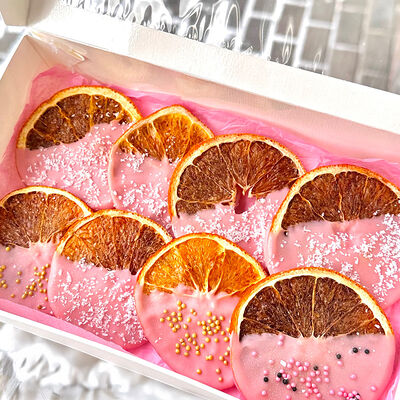 Фрипсы из апельсина в белом шоколаде в Букет Альфред I клубника в шоколаде и букеты по цене 1190 ₽