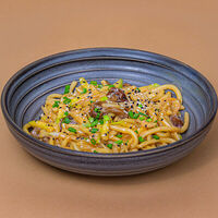 Жареный лагман с опятами в Хочу Пури