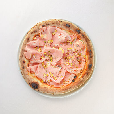 С мортаделлой, страчателлой и фисташками в La Scala Trattoria Ignazio по цене 42 р.