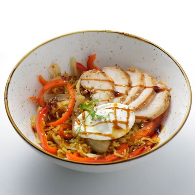 Жареный рамен с курицей в Rabbit по цене 3490 ₸