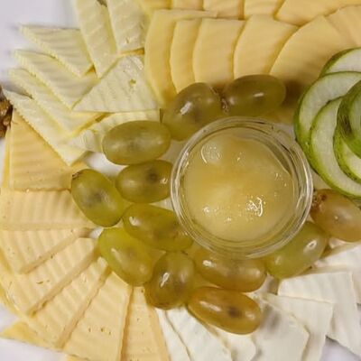 Сырная тарелкав BORANI по цене 602 ₽