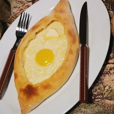 Хачапури по-аджарски в Мераль по цене 550 ₽