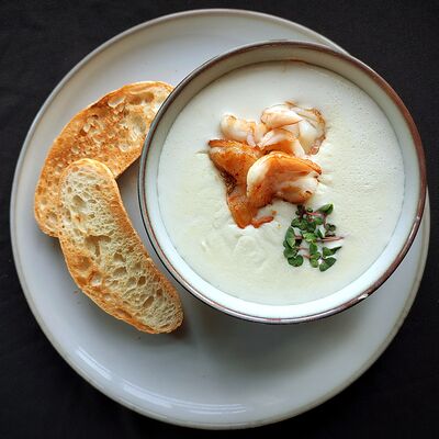 Сырный крем-суп с креветками в Rollup по цене 575 ₽