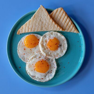 Яичница или омлет из трех яиц в Coffee Cake по цене 240 ₽