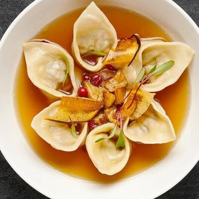 Пельмени из оленины с жареными белыми грибами и брусникойв Urartu по цене 660 ₽