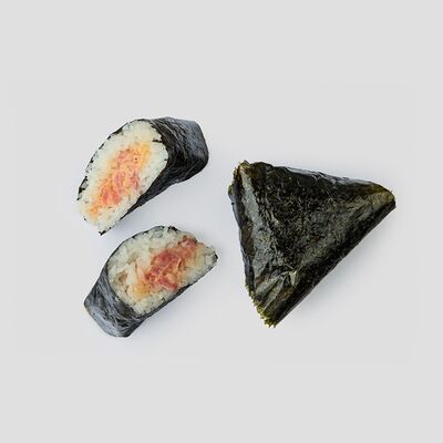 Онигири с тунцом в Mad по цене 230 ₽