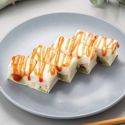 Сладкий ролл с карамельным соусом в Суши хит по цене 535 ₽