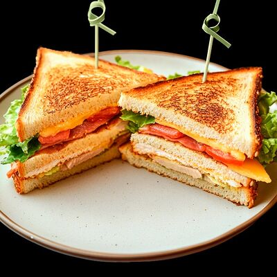 Клаб-сэндвич с курицей в ШефМалина по цене 790 ₽