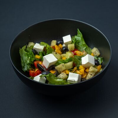 Салат Греческий в Два веселых гуся по цене 510 ₽