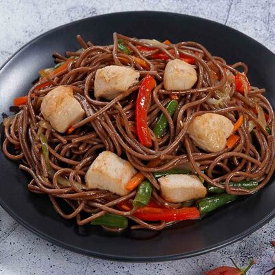 Соба с курицей в Суши Мастер по цене 269 ₽