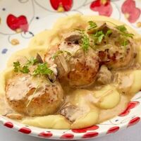 Котлеты из курицы и цукини с домашним картофельным пюре в Osteria dolce