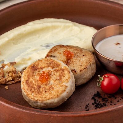 Щучьи котлеты с картофельным пюре в Русская усадьба по цене 630 ₽