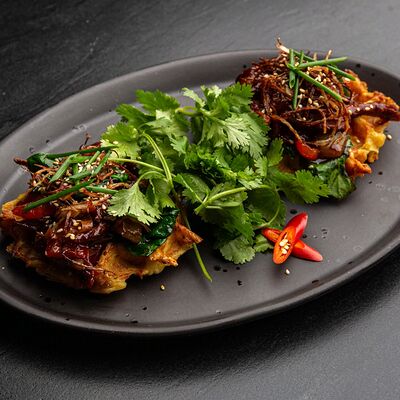C запеченной уткой, овощами и соусом хойсин в Brasserie Lambic по цене 850 ₽