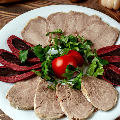 Язык отварной в Тройка по цене 620 ₽