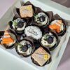 9 капкейков со сливочным кремом, пряниками, свежей голубикой и орео в Marys Cakes по цене 3590