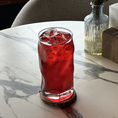 Фирменный гранатовый лимонад в Ели Поели по цене 650 ₽