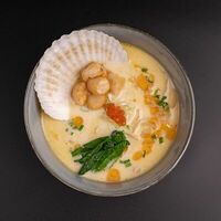 Сливочный крем-суп с гребешком в Shrimp Kitchen