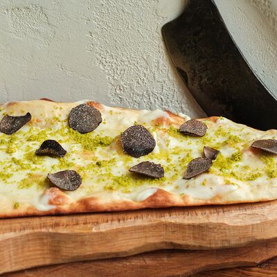 Лахмаджун с сыром и трюфелем в Folk по цене 1380 ₽