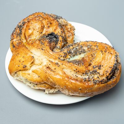 Булочка с маком в Столовая на Типанова по цене 130 ₽