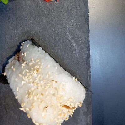 Онигири Угорь в Sushi Kiosk по цене 300 ₽