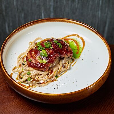 Паста в трюфельном соусе и уткой 