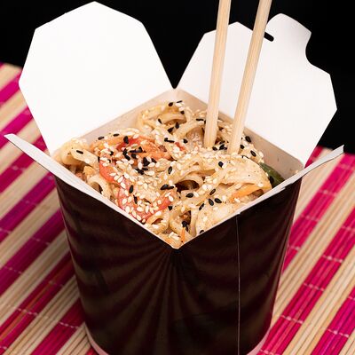 Вок с морепродуктами в Sushiland по цене 675 ₽