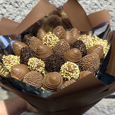 Комплимент L в молочном шоколаде в Yam Flowers по цене 4250 ₽